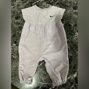 Nike Kids Bodysuit in Soft Lavender